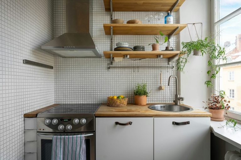 Building Functionality into Small Kitchen Spaces