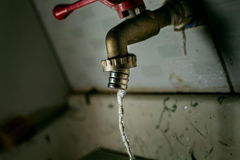 Safety Tips During Plumbing Emergencies