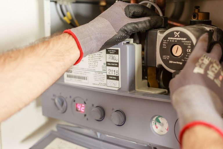 Albuquerque Homeowners Should Understand About Spotting Water Heater Problems Early