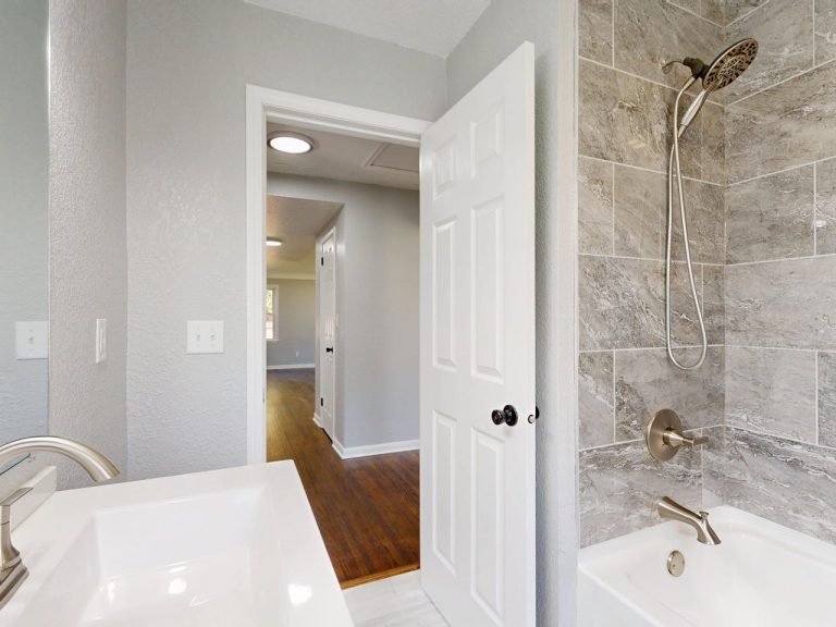 Expect When Hiring Bathroom Remodeling Experts in Kirkland
